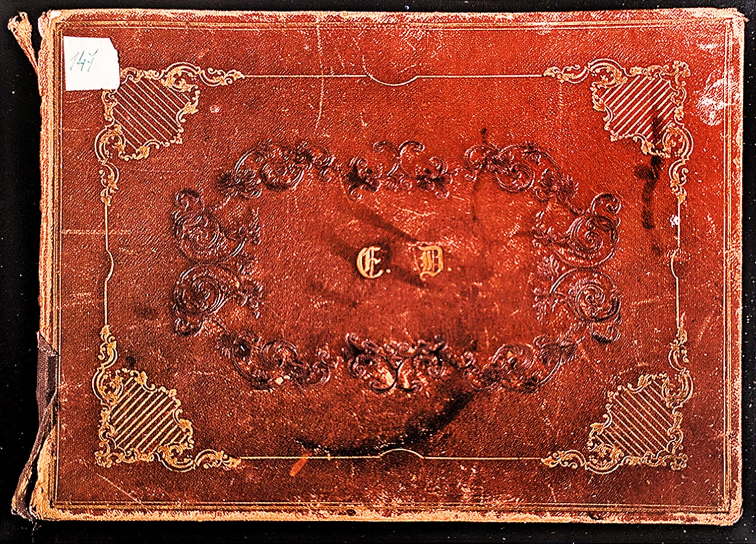 Обложка альбома семьи В.Л. Давыдова.