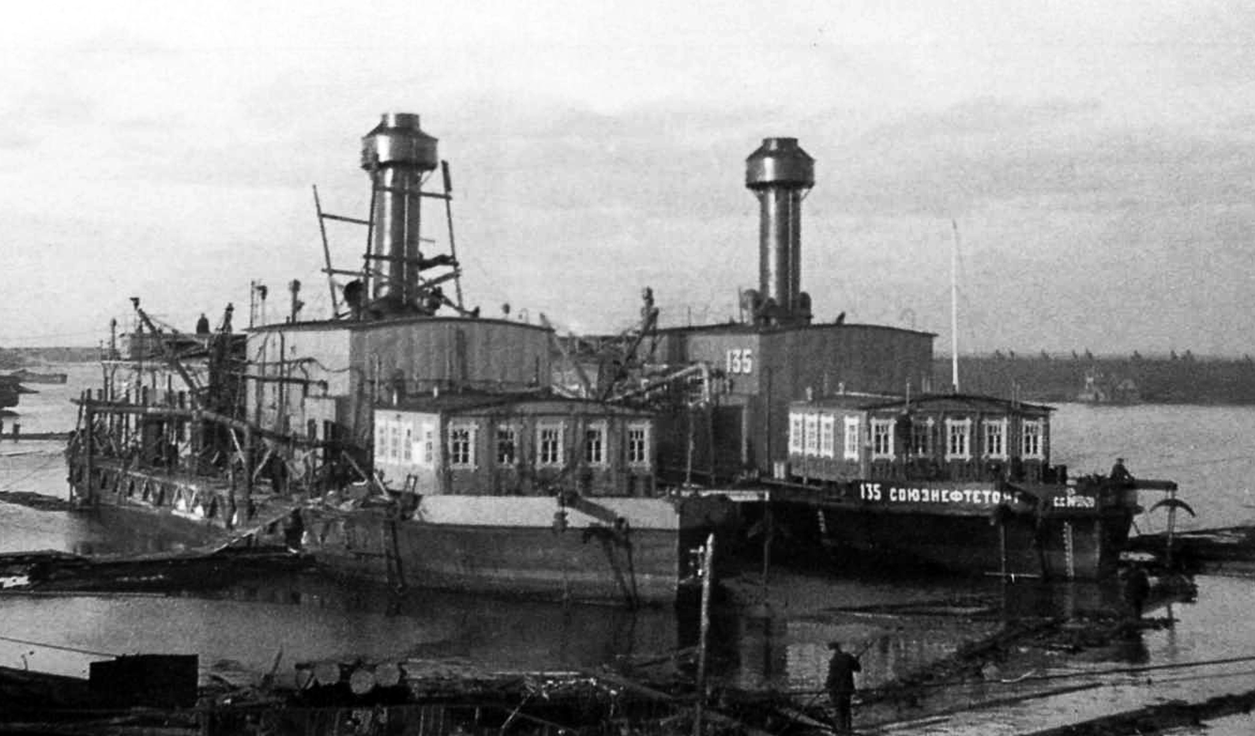 Нефтекачки "Союзнефтеторга". Сормово, Горьковский край, 1933 г.
