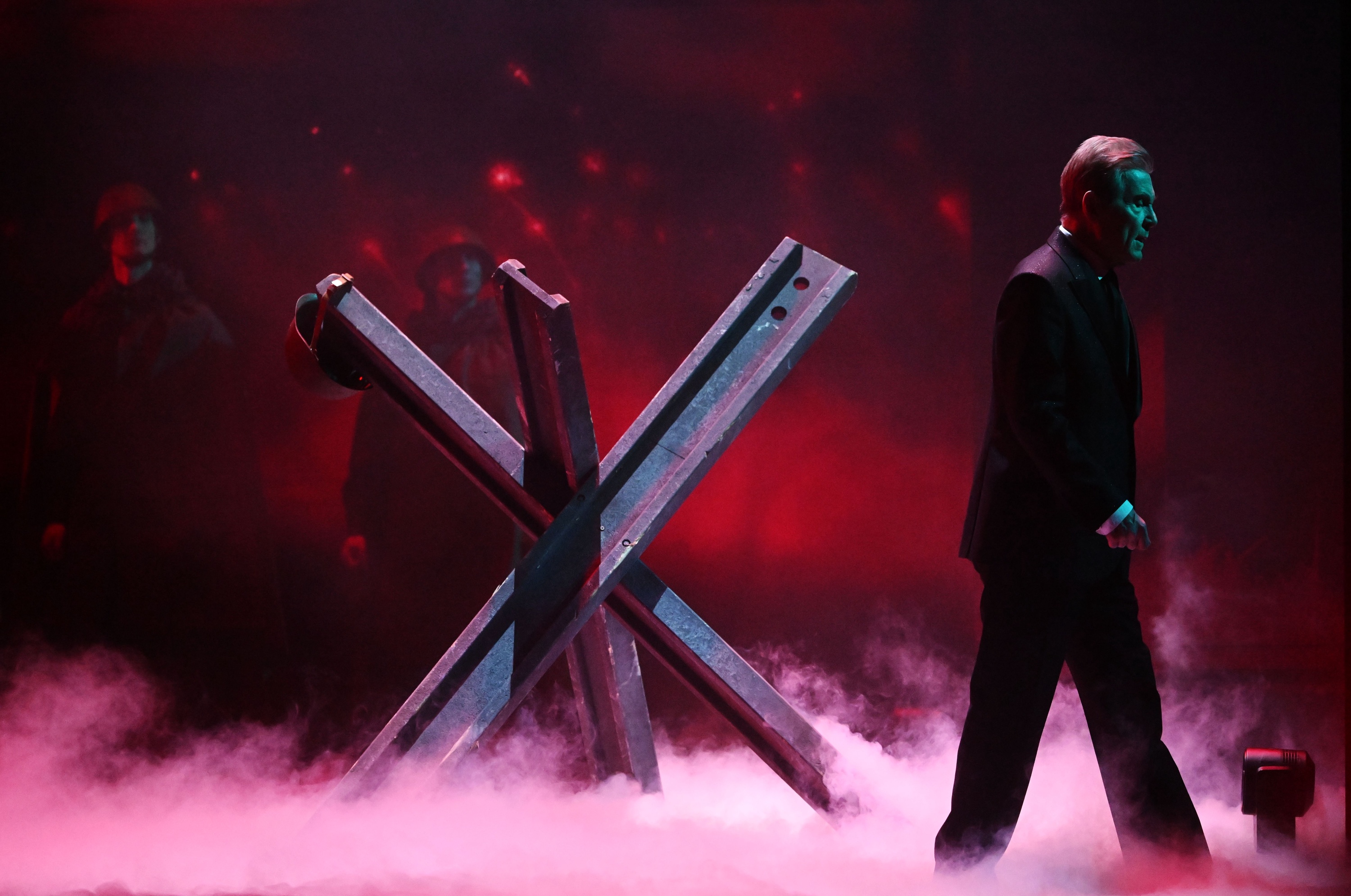 Лев Лещенко на концерте, посвященном 50-летию песни "День Победы", в Государственном Кремлевском дворце.