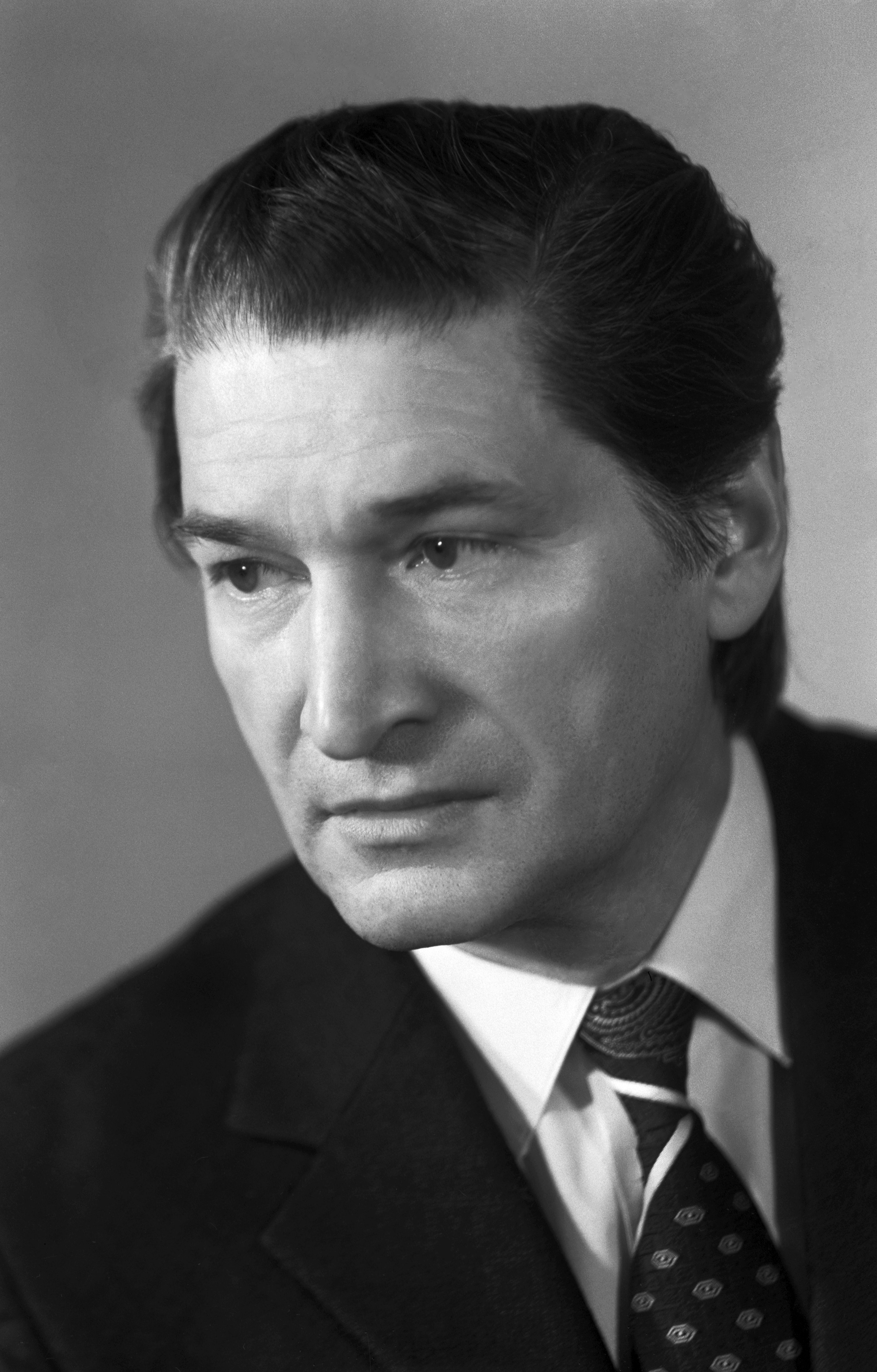 Автор текста песни "День Победы" - поэт-фронтовик Владимир Харитонов.