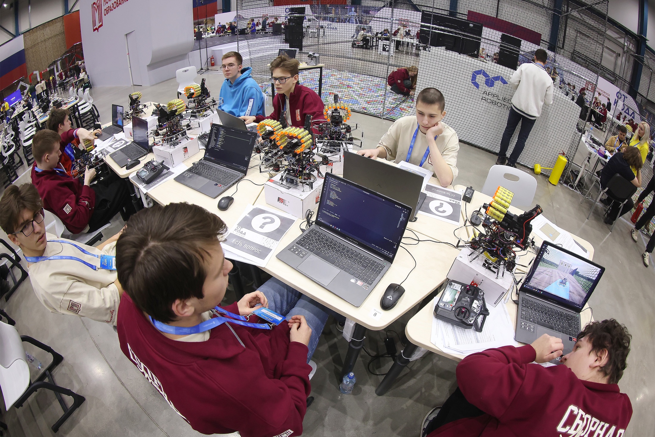 Московские школьники забрали 49 наград на роботурнире в Минске
