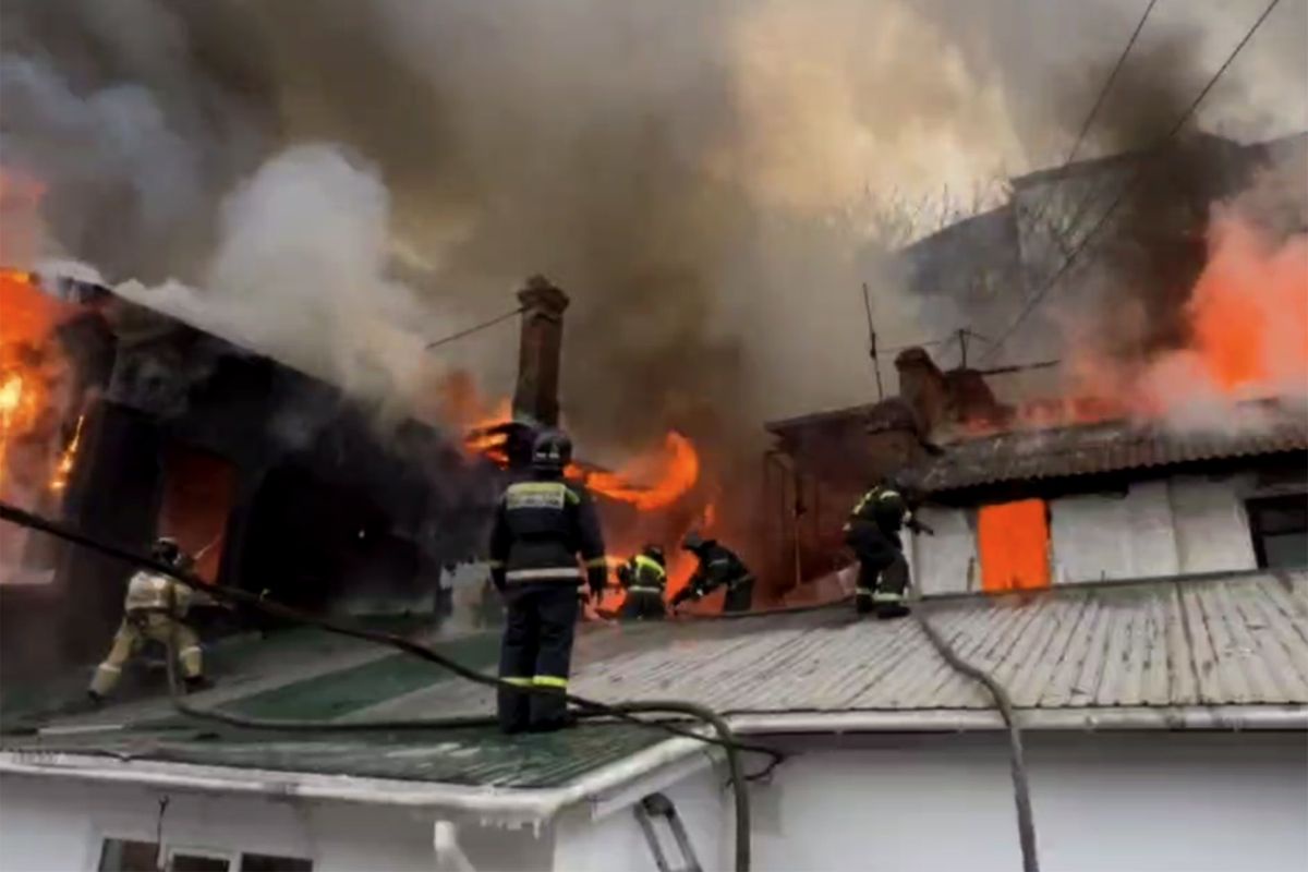 Пожарные боролись с огнем около пяти часов.