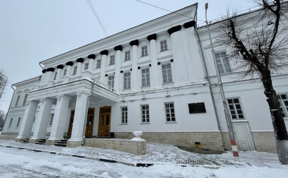 Здание Дворянского собрания, в котором находилось библиотека.