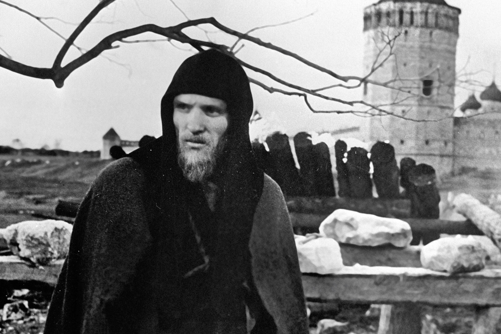 Анатолий Солоницын в роли Андрея Рублева в фильме "Андрей Рублев". 1966 год. 