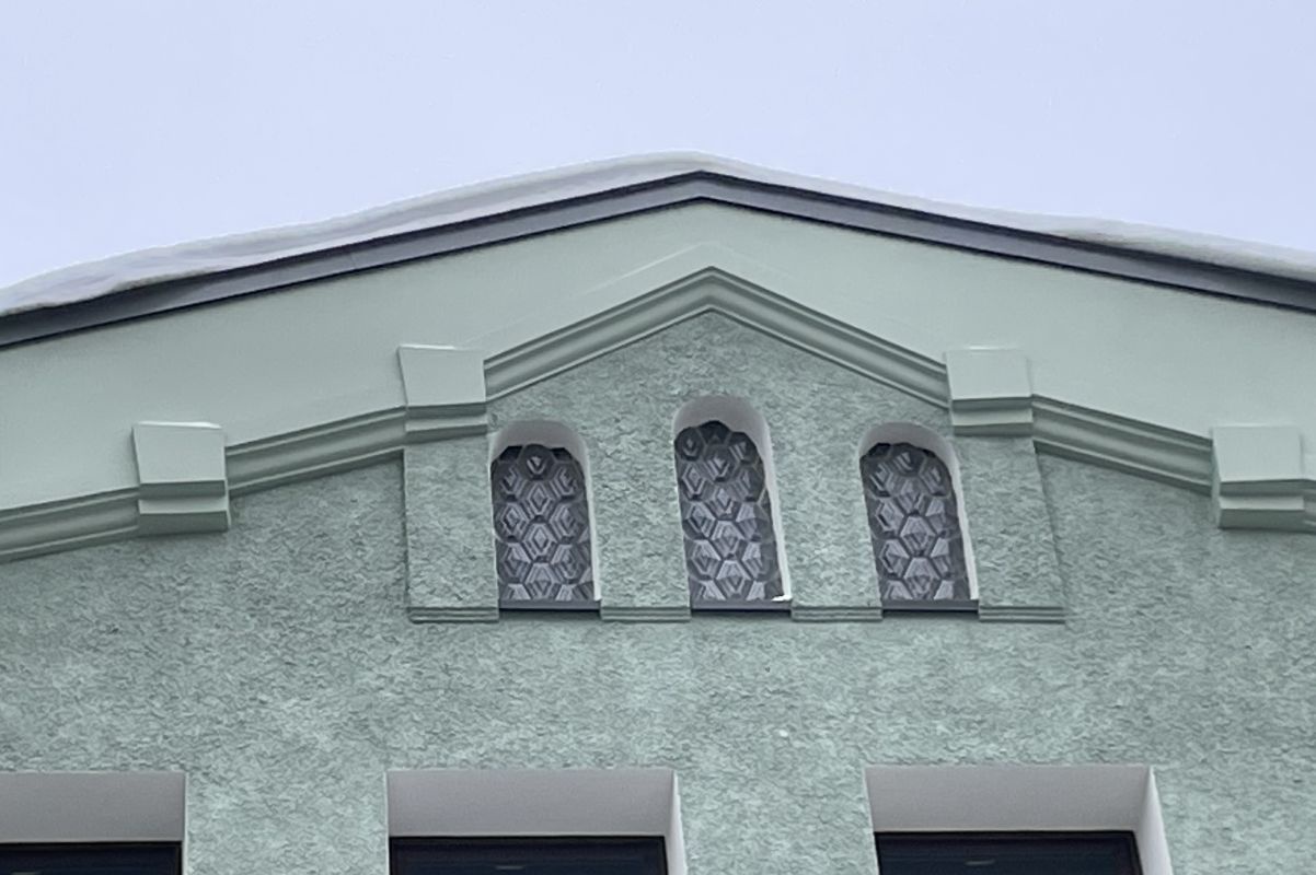 Эти проемы были замазаны штукатуркой.