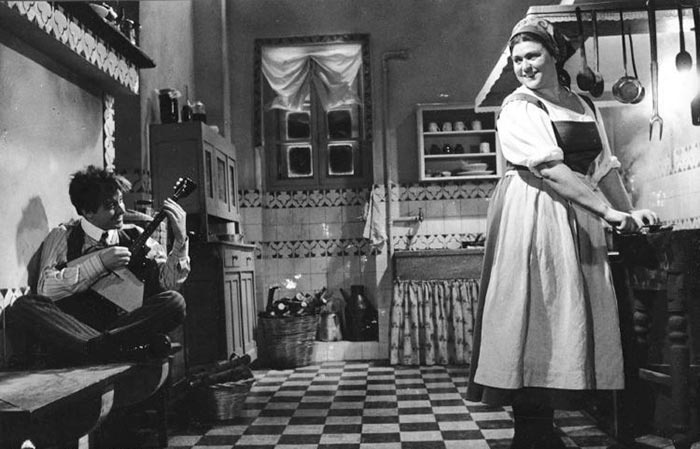 Кухарка профессора Преображенского из итальянской экранизации "Собачьего сердца". 
