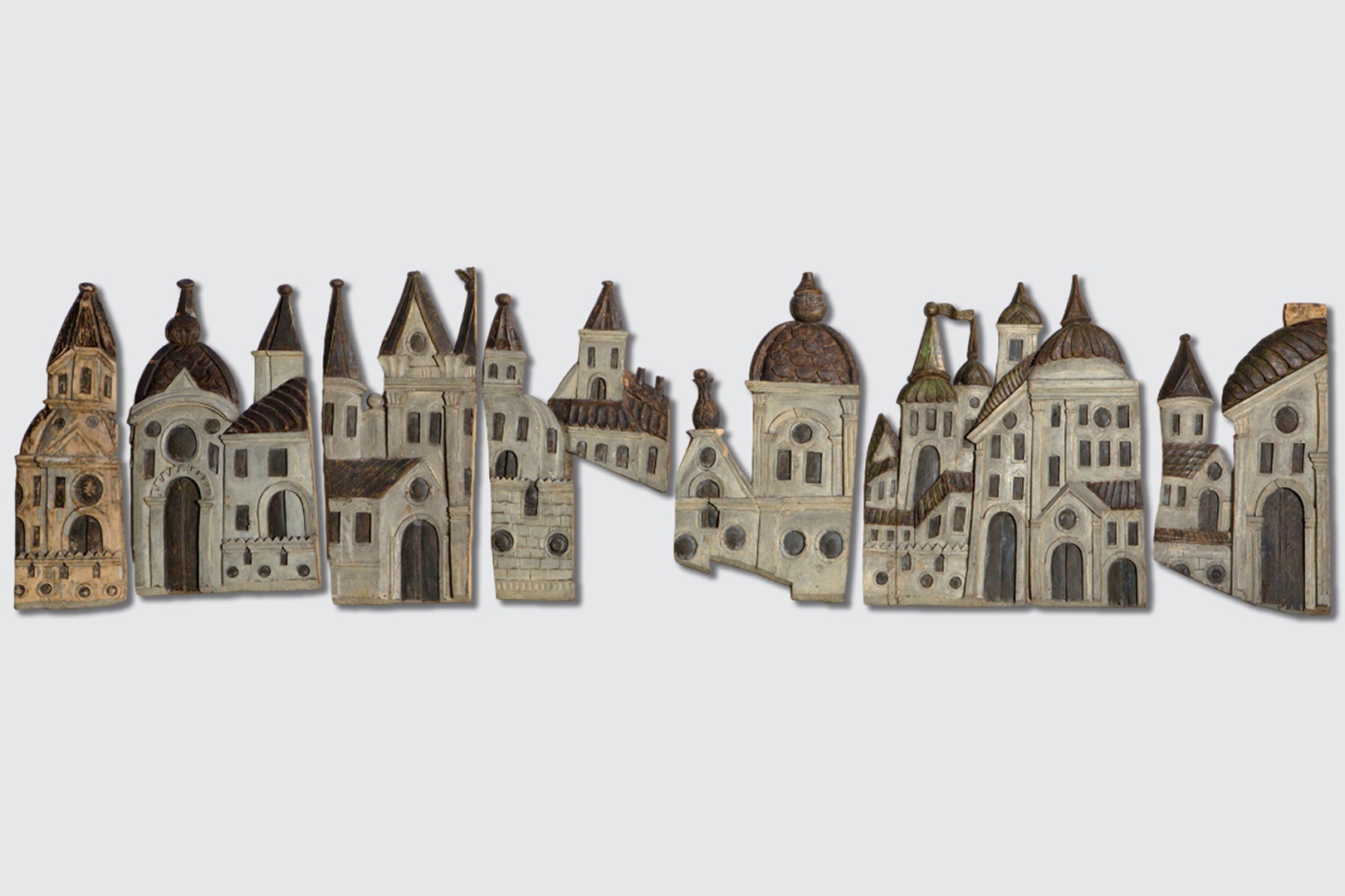 Град Иерусалим (деталь Распятия). Москва. Середина XVIII века. Дерево; резьба, роспись маслом, позолота. 