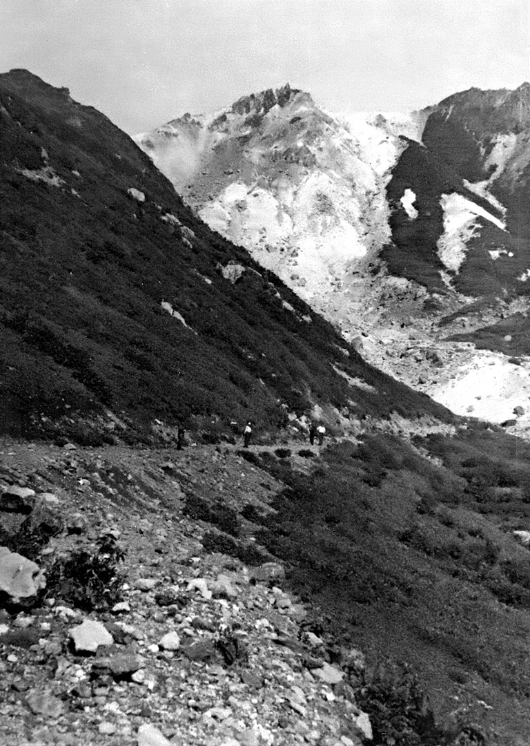 Симушир. Дорога к серному заводу.