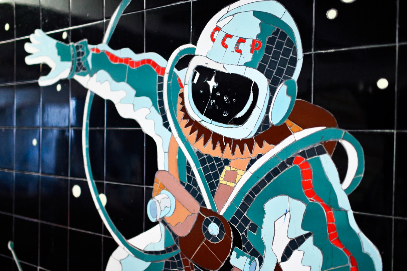 Первый выход человека в открытый космос.Подземный переход пер. Кировский - ул. Большая Садовая, Ростов-на-Дону.