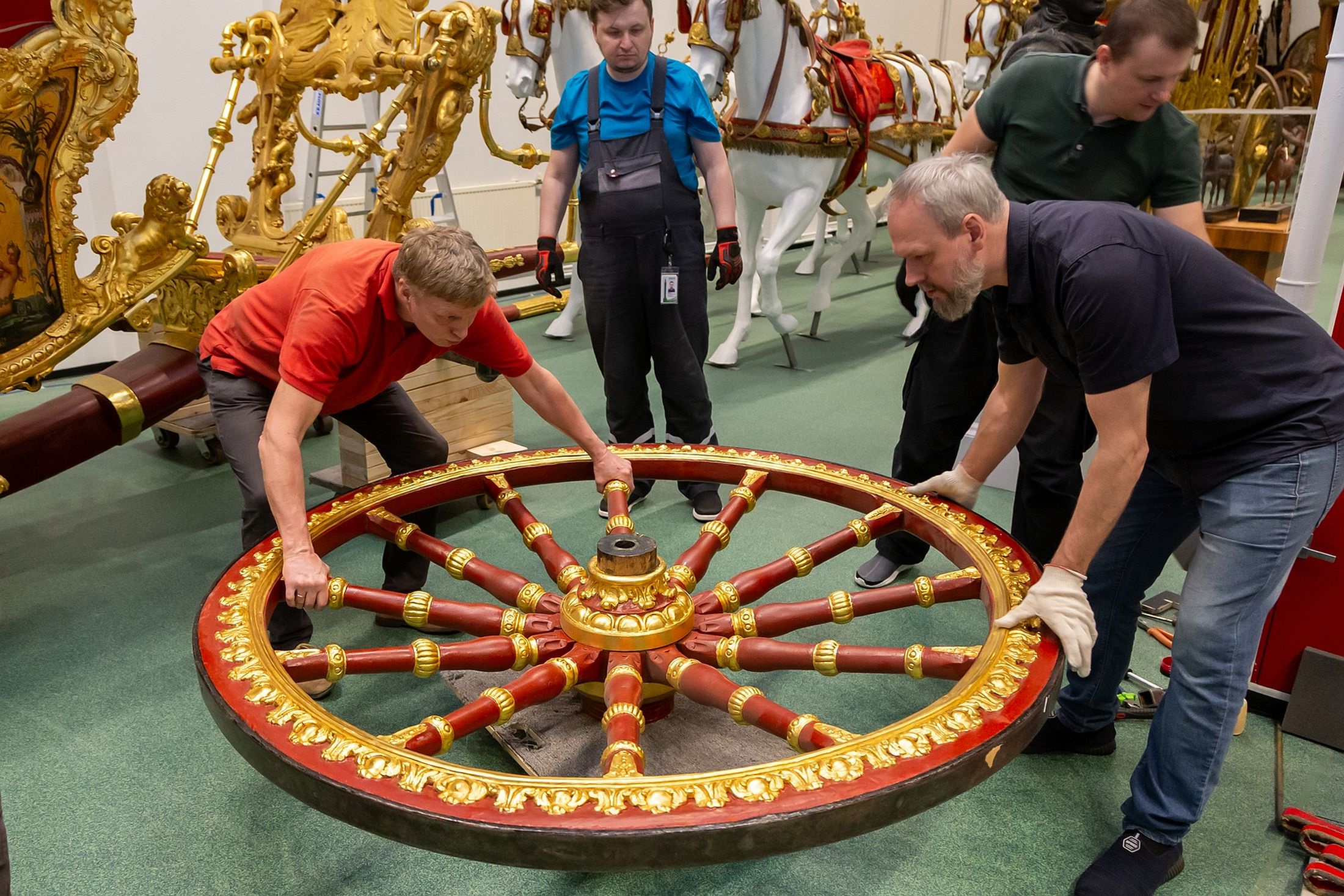 Карета станет одним из ключевых экспонатов масштабной выставки "Екатерина I", посвященной первой женщине на русском престоле.