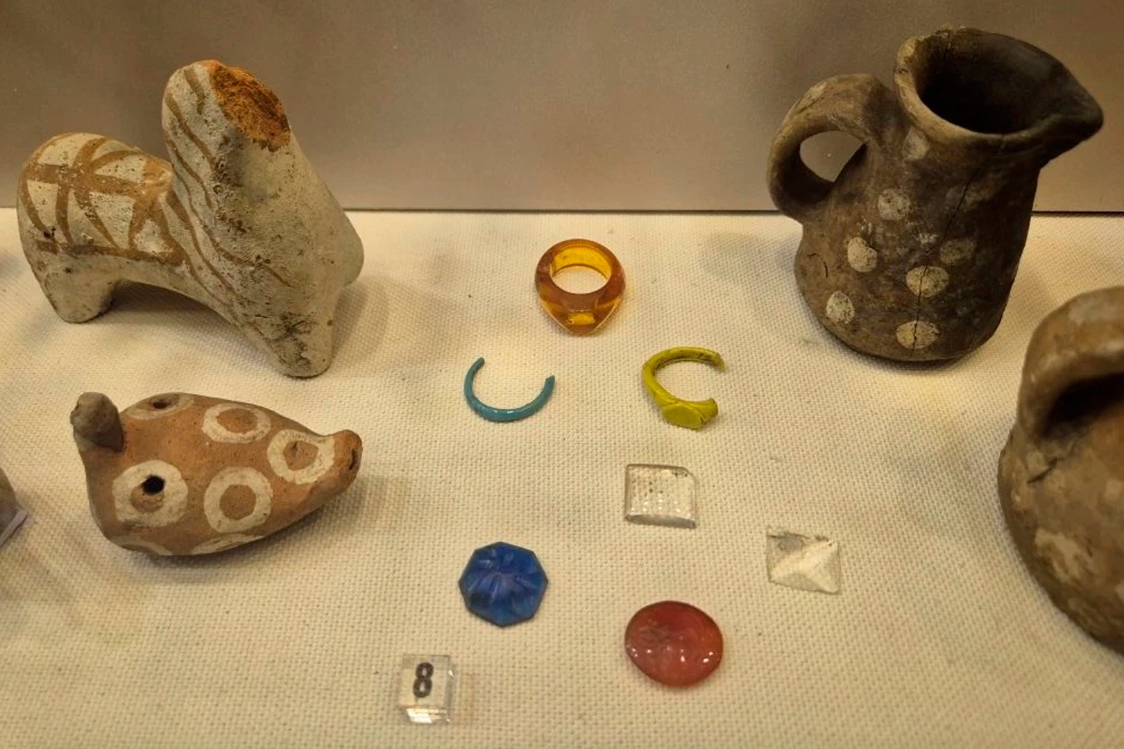 Древние украшения и игрушки. 