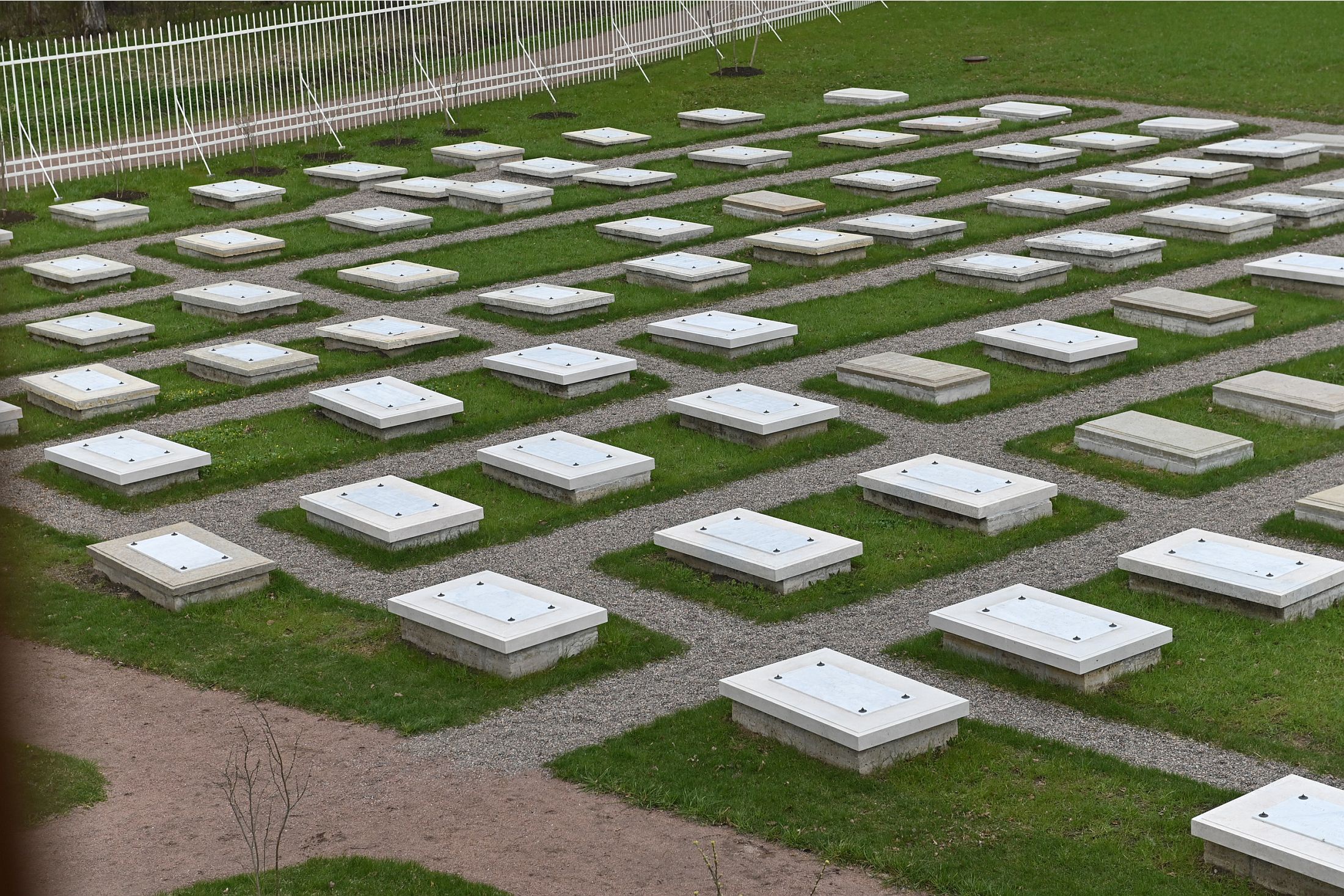 В Царском Селе отреставрирован исторический комплекс, включающий павильон "Пенсионерная конюшня" XIX века и самое большое в мире захоронение императорских лошадей.