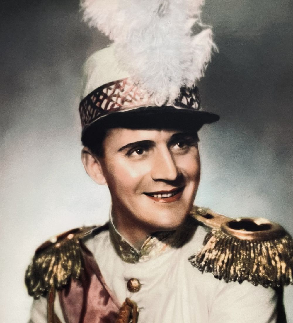 Премьер и режиссер "Русской оперы" в Шанхае Валентин Валин.