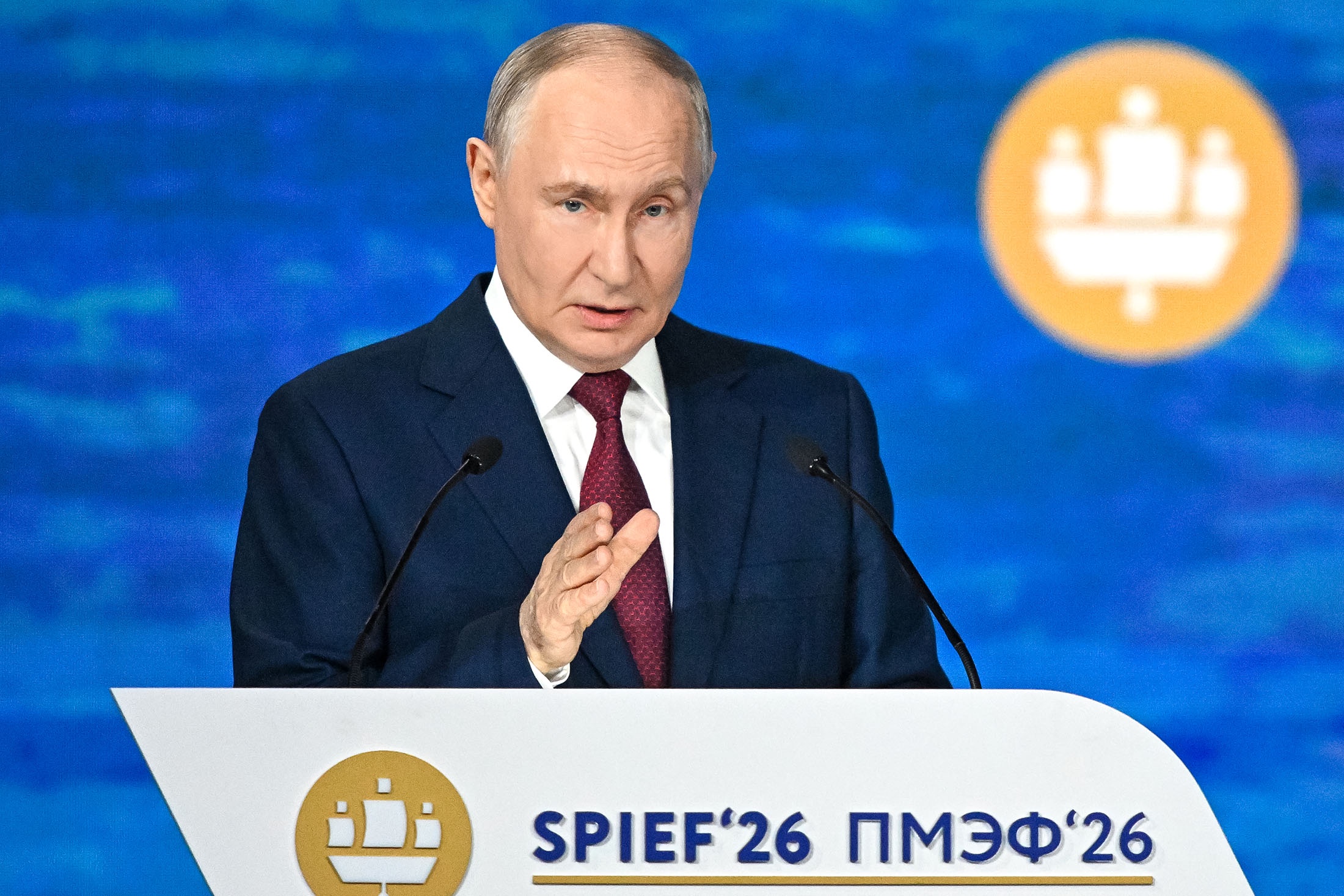 Путин рассказал, какой суверенитет нужен России. Главные заявления на ПМЭФ