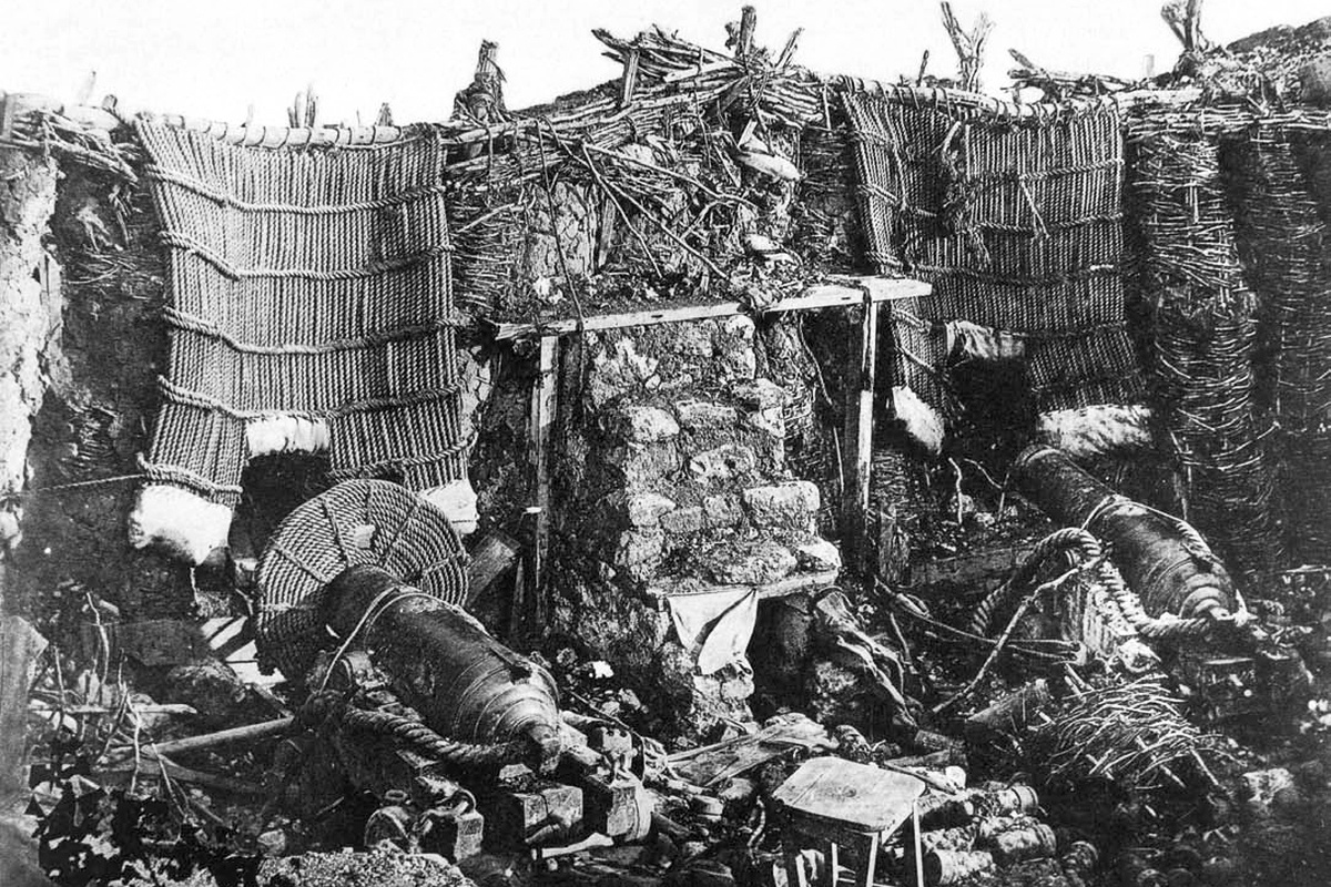 Баракковская батарея. Севастополь. 1855-1856 гг. Фототипия "Шерер, Набгольц и Ко" с фотографии Д. Робертсона. РГАКФД.