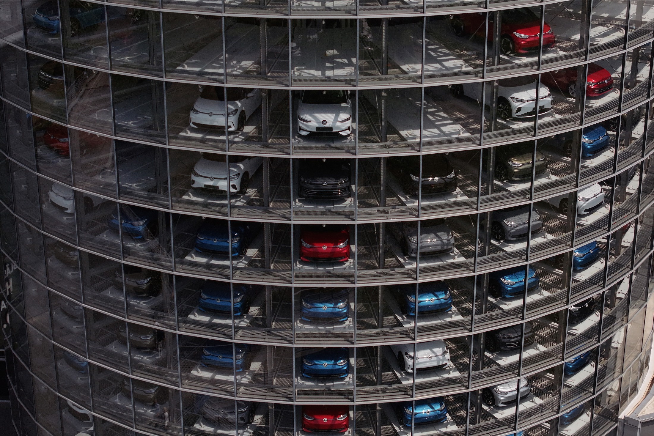 "Положение Volkswagen действительно сложное". Эксперты рассказали, что будет с немецким концерном
