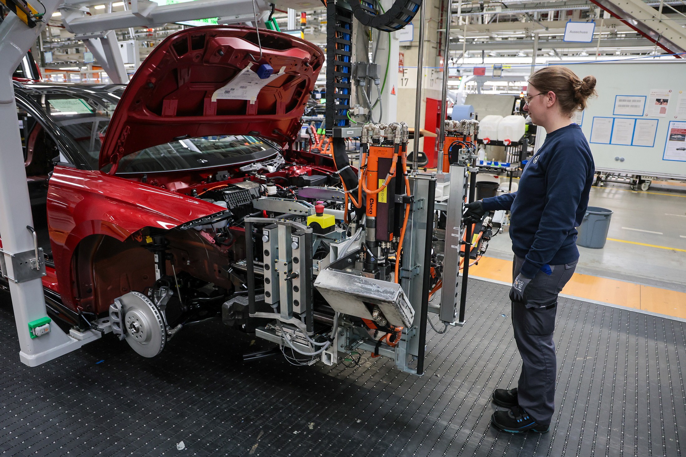 "Положение Volkswagen действительно сложное". Эксперты рассказали, что будет с немецким концерном