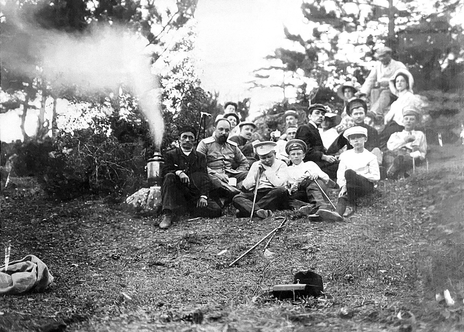 Пикник у источника Хаста-Ага. Окрестности Алупки. 1911 год. 
