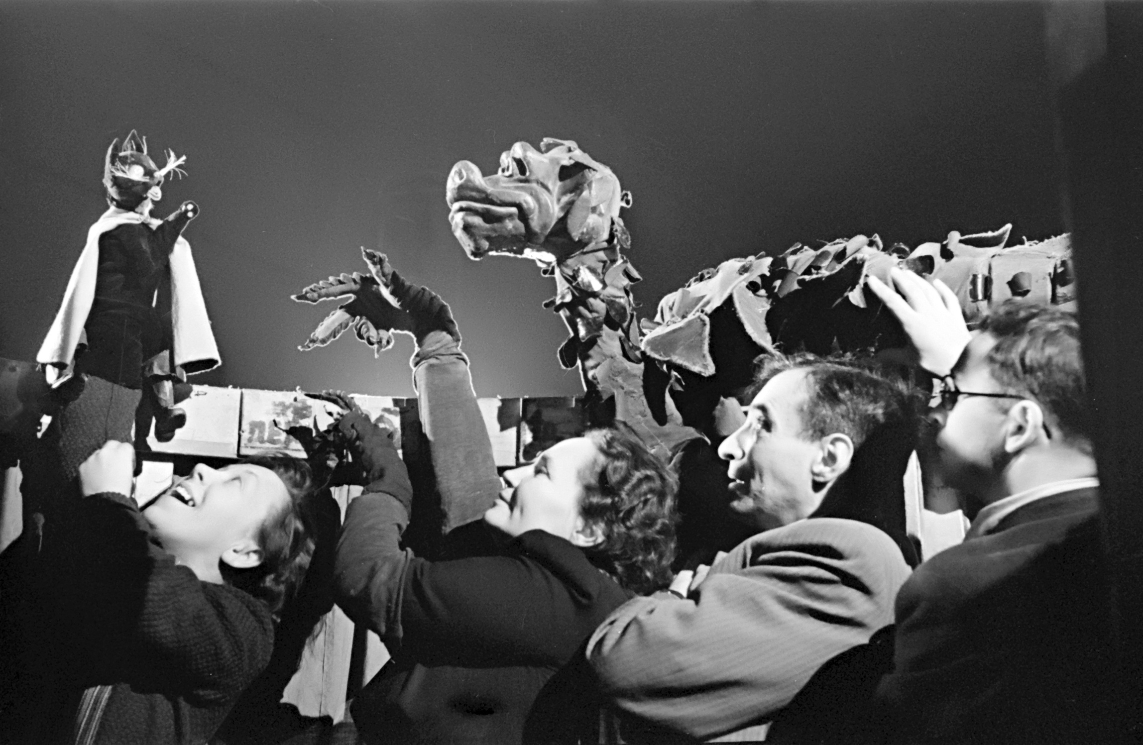 Идет спектакль "Кот в сапогах". Москва. 1937 г.