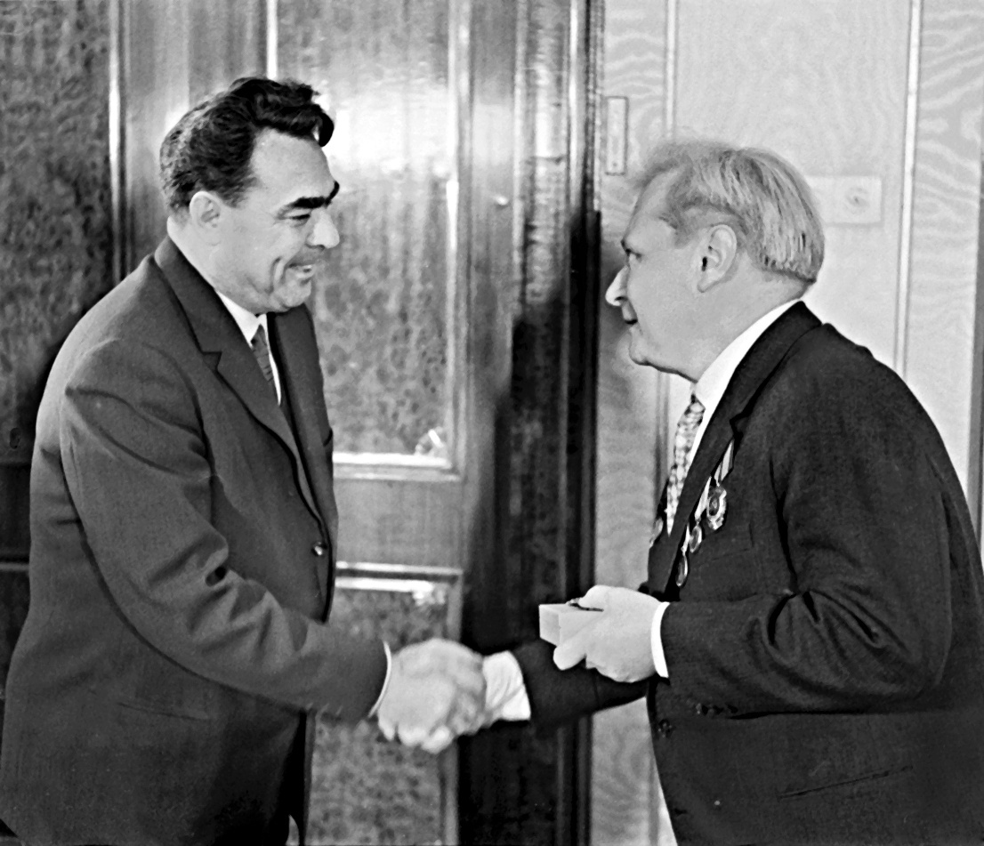 Орден Трудового Красного Знамени от Л.И. Брежнева. 1961 г.