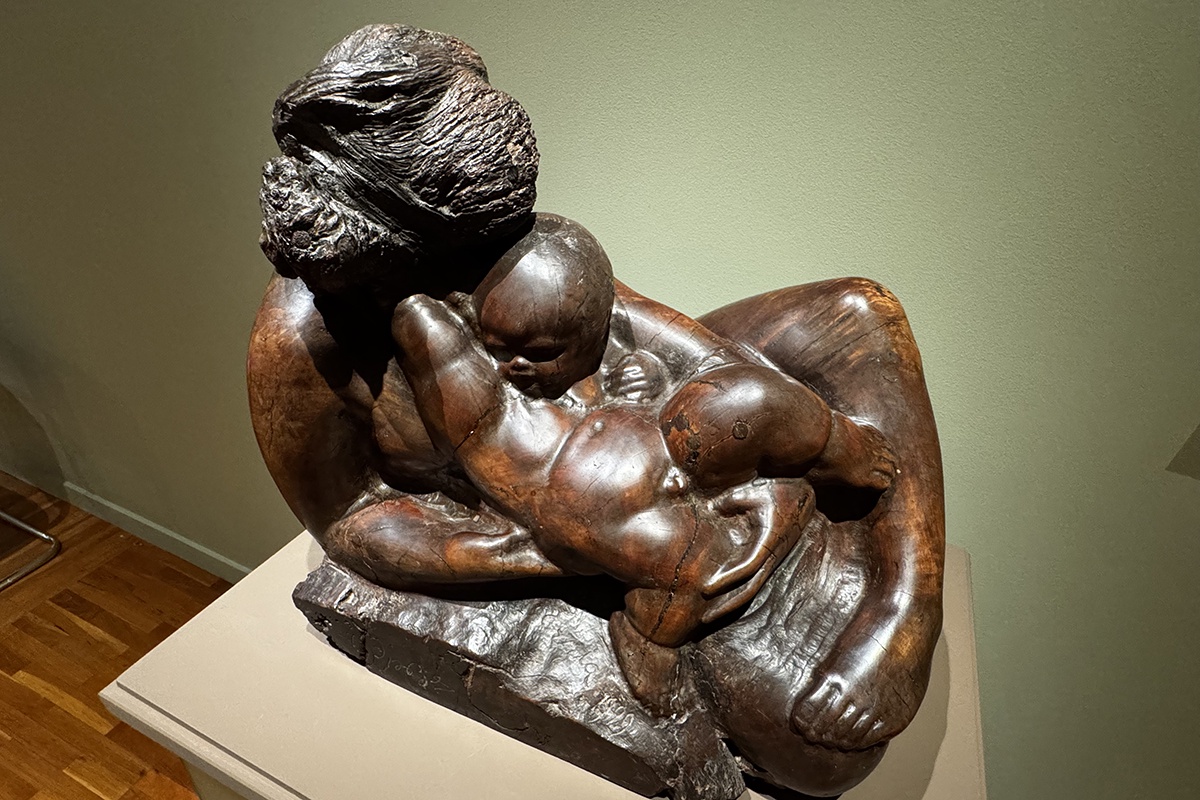 С. Эрьзя. Мать с ребенком. 1929. Кебрачо