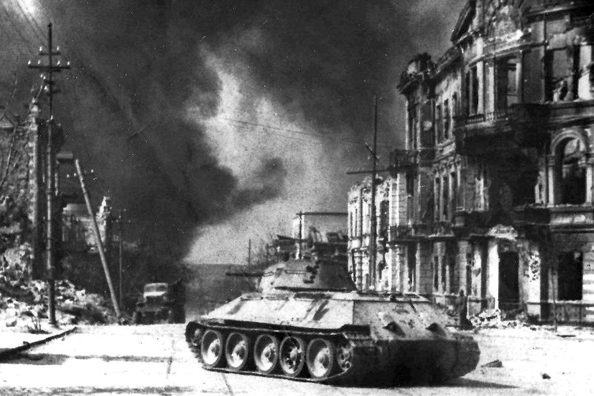 Первый танк, ворвавшийся в мае 1944 г. в Севастополь.