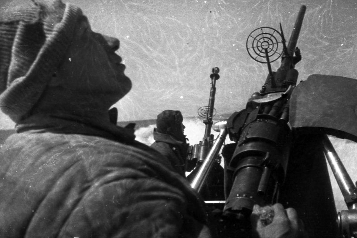 В боевом походе. Курс на Севастополь. 1944 г. Фото А. Бродского.