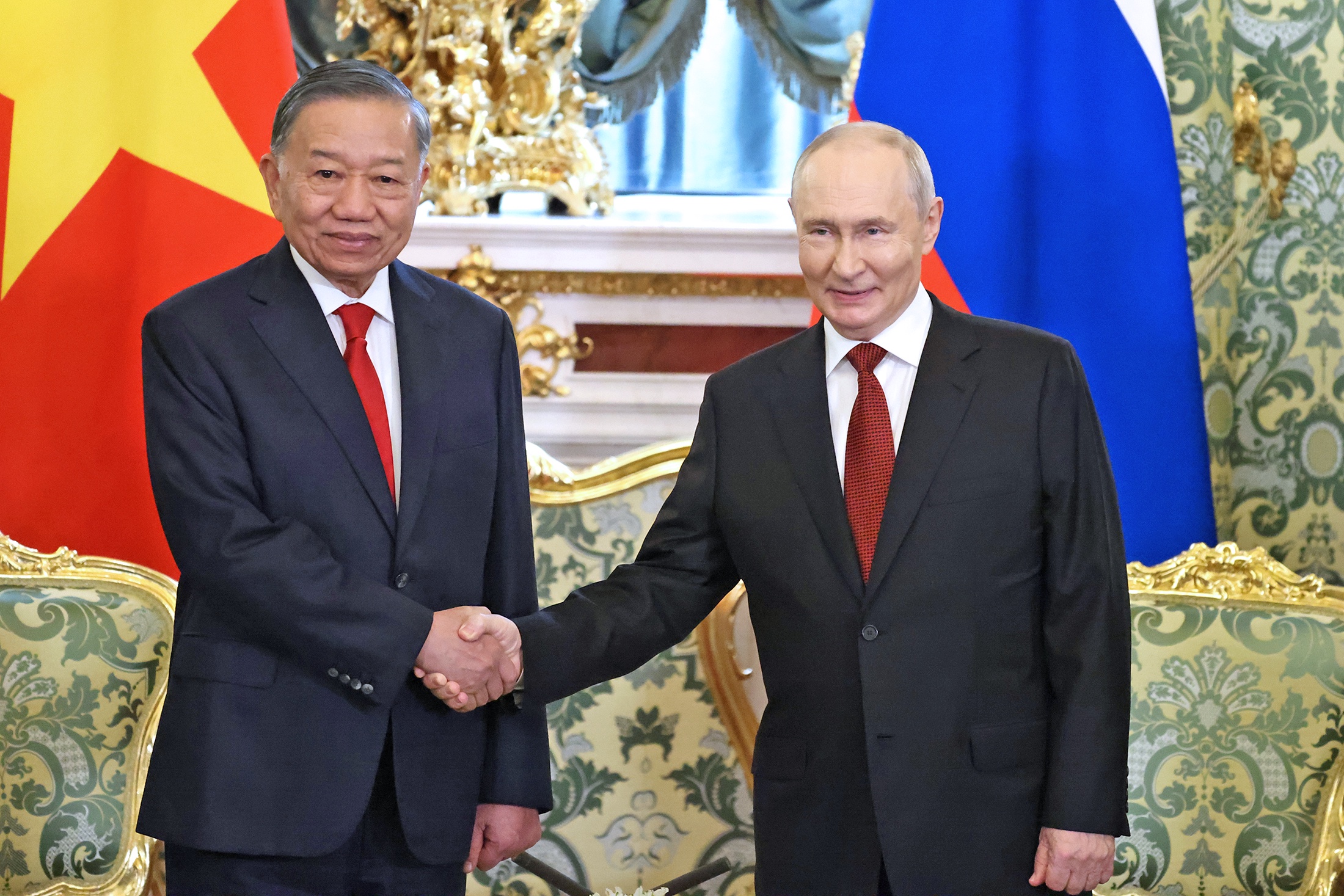 Безвизовый режим, энергетика и больше рейсов в Россию. О чем Путин договорился с президентом Вьетнама