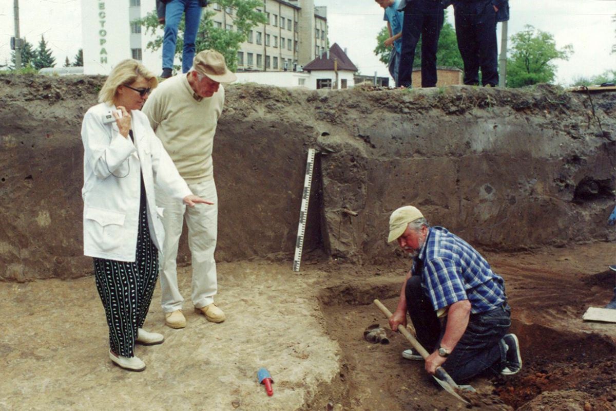 Местный музей начал археологические раскопки.