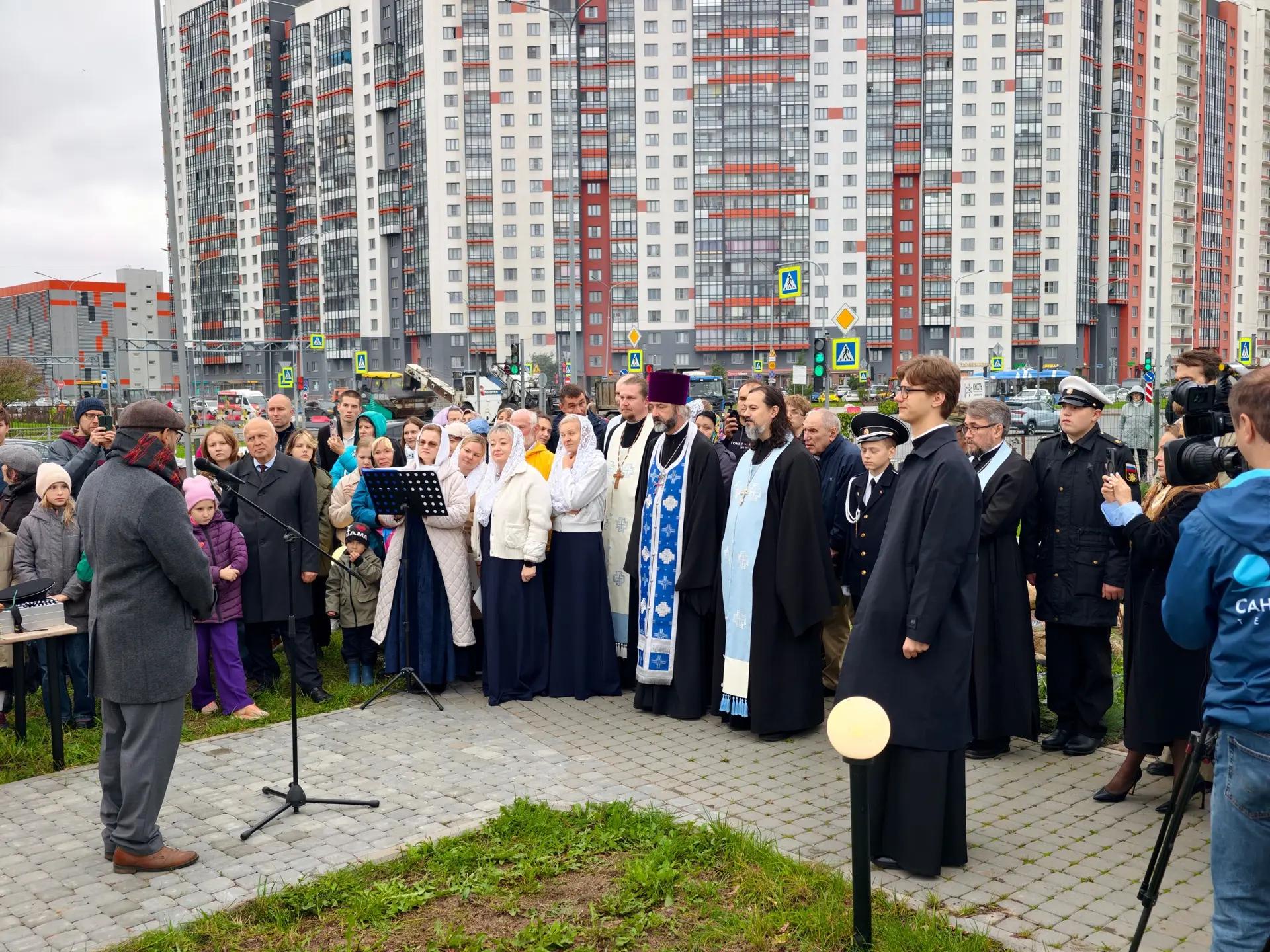 Половина роты юнг была переброшена в Невскую Дубровку и, формировав Неву, геройски участвовала в боях на "Невском пятачке".